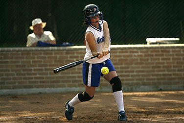What are the Differences Between Softball Bats and Baseball Bats?
